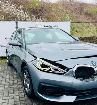 uszkodzony samochody osobowe BMW 1-serie 1 Lim. 116 d Advantage 2022/1