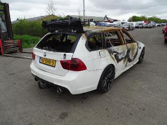 damaged passenger cars BMW 3-serie Touring 320d 2011/10