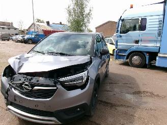 damaged passenger cars Opel Crossland 1.2 Edition 2020/10