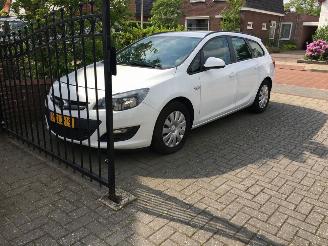 Purkuautot passenger cars Opel Astra 1.7 CDTi 16V 110pk business 2013/6
