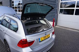 BMW 3-serie 330i 24V Combi/o  Benzine 2.979cc 190kW (258pk) picture 4