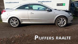 damaged passenger cars Opel Astra Astra H Twin Top (L67), Cabrio, 2005 / 2010 1.6 16V 2006/5