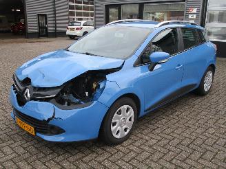 Vaurioauto  passenger cars Renault Clio ESTATE 1.5 DCI EXPRESSIEN 2013/6