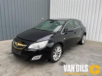 Voiture accidenté Opel Astra Astra J (PC6/PD6/PE6/PF6), Hatchback 5-drs, 2009 / 2015 1.6 Turbo 16V 2010/4