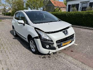 uszkodzony samochody osobowe Peugeot 3008 1.6-16V THP 155 2013/4