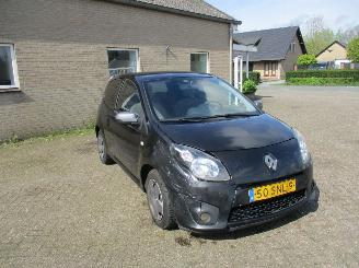 damaged passenger cars Renault Twingo 1.5 Dci Collection 2011/10