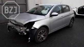 uszkodzony samochody ciężarowe Peugeot 308 308 (L3/L8/LB/LH/LP), Hatchback 5-drs, 2013 / 2021 1.6 BlueHDi 120 2015/9