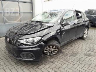 Salvage car Fiat Tipo Tipo (356H/357H), Hatchback, 2016 1.4 16V 2018/3