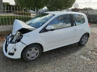 damaged commercial vehicles Renault Twingo 1.2 2013/11