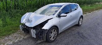 uszkodzony samochody osobowe Kia Cee d 1.6 crdi 2012/6