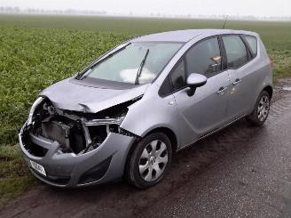 Vaurioauto  passenger cars Opel Meriva B 1.4 16v 2011/4