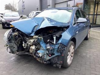 damaged passenger cars Opel Astra Astra J Sports Tourer (PD8/PE8/PF8), Combi, 2010 / 2015 1.4 Turbo 16V 2013/4