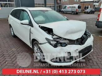 uszkodzony samochody osobowe Toyota Auris Touring Sports Auris Touring Sports (E18), Combi, 2013 / 2018 1.8 16V Hybrid 2015/12