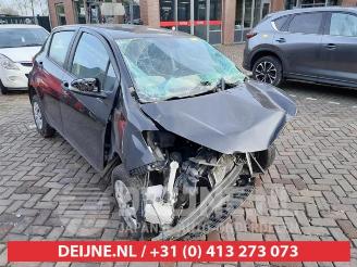 Voiture accidenté Toyota Yaris Yaris III (P13), Hatchback, 2010 / 2020 1.0 12V VVT-i 2015/1