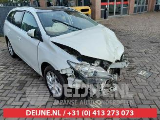 damaged passenger cars Toyota Auris Touring Sports Auris Touring Sports (E18), Combi, 2013 / 2018 1.8 16V Hybrid 2014/10