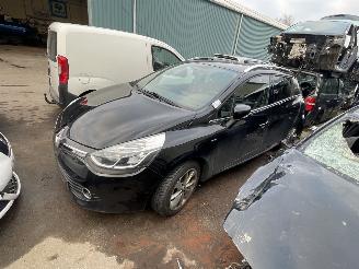 Salvage car Renault Clio Estate 0,9 TCE Limited 2016/1
