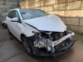 Voiture accidenté Toyota Auris Auris Touring Sports (E18), Combi, 2013 / 2018 1.8 16V Hybrid 2014/6