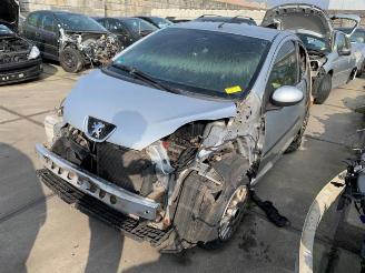 damaged passenger cars Peugeot 107 107, Hatchback, 2005 / 2014 1.0 12V 2011/8