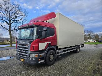 krockskadad bil vrachtwagen Scania P P230 4X2 Bakwagen hollandia 2011/2