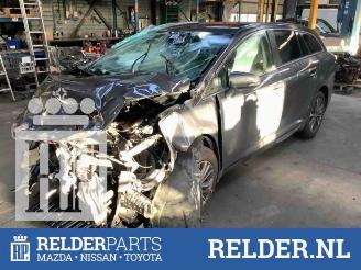 damaged passenger cars Toyota Avensis Avensis Wagon (T27), Combi, 2008 / 2018 1.6 16V D-4D 2015/6