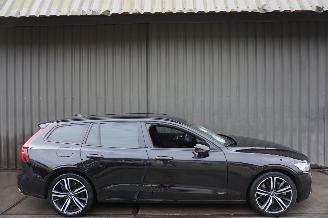 damaged commercial vehicles Volvo V-60 2.0 T6 186kW Twin Engine AWD R-Design 2020/2