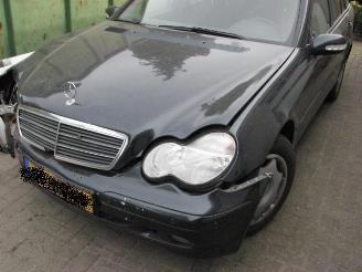 Vaurioauto  passenger cars Mercedes C-klasse c 200 cdi station 2003/7