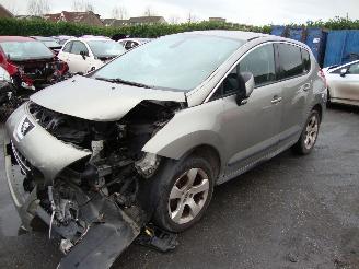 damaged passenger cars Peugeot 3008  2011/1