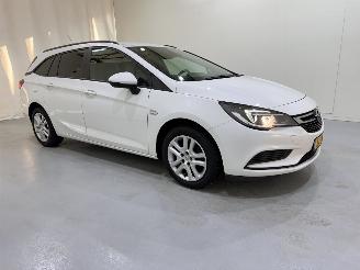 uszkodzony samochody osobowe Opel Astra Sports Tourer 1.0 Online Edition 2019/1