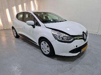 damaged passenger cars Renault Clio 0.9 TCe Expression Navi AC 66kW 2014/6