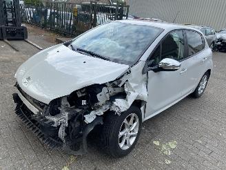 škoda osobní automobily Peugeot 208 1.2 Pure Tech Style  5 drs 2015/4