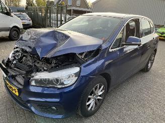 damaged passenger cars BMW 2-serie 216 Diesel Automaat Executive Tourer 2017/4