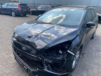 uszkodzony samochody osobowe Ford Focus Wagon 1.0 2017/12