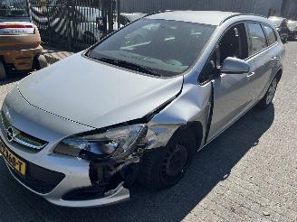 Coche accidentado Opel Astra 1.4 Edition Stationcar 2015/7
