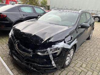 uszkodzony samochody osobowe Renault Mégane Stationcar 1.6 Plug -IN Hybrid Automaat Business Zen 2022/7