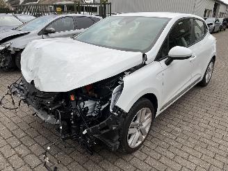 uszkodzony samochody osobowe Renault Clio Etech Hybride 1.6 Automaat Business Zen 2021/2