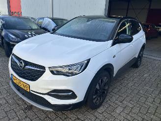 krockskadad bil auto Opel Grandland X  1.2 Turbo Business Executive 2020/3