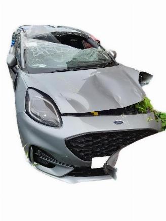 Damaged car Ford Puma ST Line 2021/5