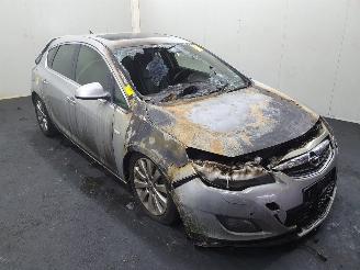 damaged campers Opel Astra 1.6 Turbo Sport 2010/3