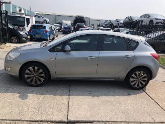 Auto incidentate Opel Astra 1.6i 85kW 5drs 2011/6
