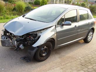 Salvage car Peugeot 307 16hdif 5 drs 2006/1
