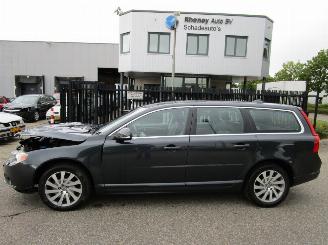 Salvage car Volvo V-70 T4 132kW Limited Edition 2012/1
