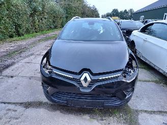 damaged passenger cars Renault Clio  2018/11