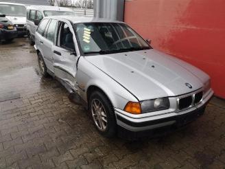 Damaged car BMW 3-serie 3 serie Touring (E36/3), Combi, 1995 / 1999 320i 24V 1997/6