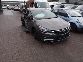 Voiture accidenté Opel Astra Astra K, Hatchback 5-drs, 2015 / 2022 1.0 Turbo 12V 2017