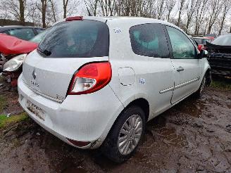Salvage car Renault Clio 1.2 Collection 2011/4