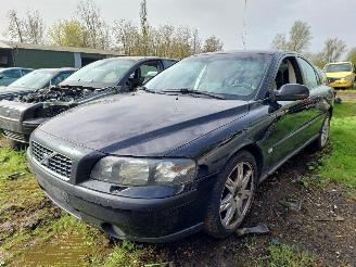uszkodzony samochody osobowe Volvo S-60 2.4 Edition 2003/2