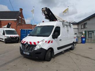 Vaurioauto  commercial vehicles Renault Master HOOGTEWERKER 2019/7