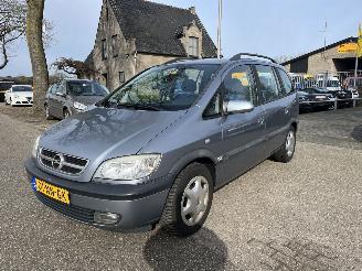 Vaurioauto  passenger cars Opel Zafira -A 1.6i-16V Comfort, 7 PERSOONS, AIRCO 2003/12