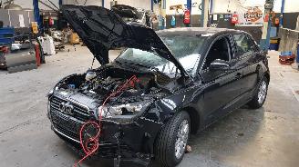 uszkodzony samochody osobowe Audi A1 A1 Sportback 1,2 TFSI Attraction Pro 2014/6