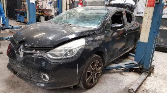 damaged passenger cars Renault Clio Clio 1.5 DCI Eco Expression 2013/10